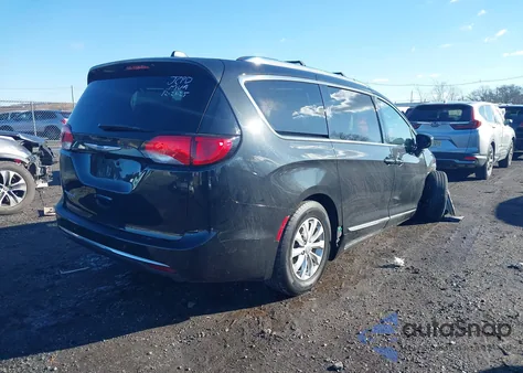 2019 Chrysler Pacifica Touring L z USA, uszkodzony, nr VIN 2C4RC1BG2KR715269